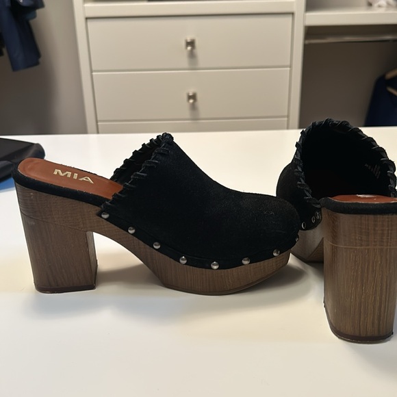 MIA Clogs - platform with studded detail / black suede. - Picture 4 of 6